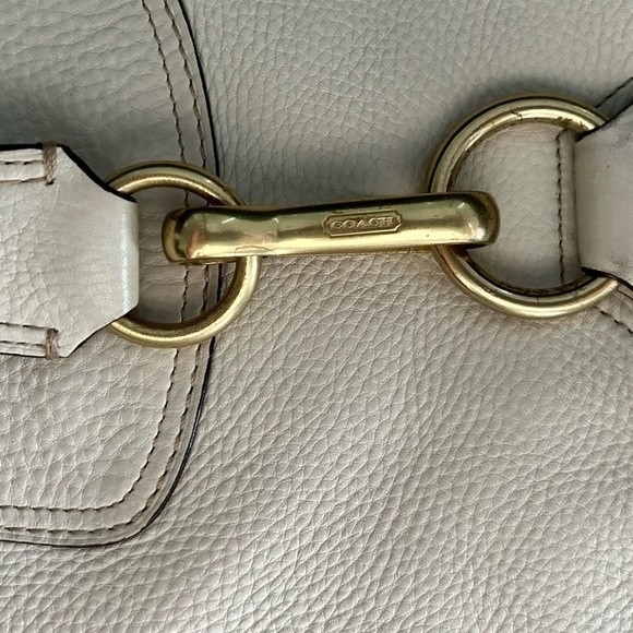 Coach Hampton Hobo off white pebble leather shoulder purse with gold har… - Picture 4 of 13